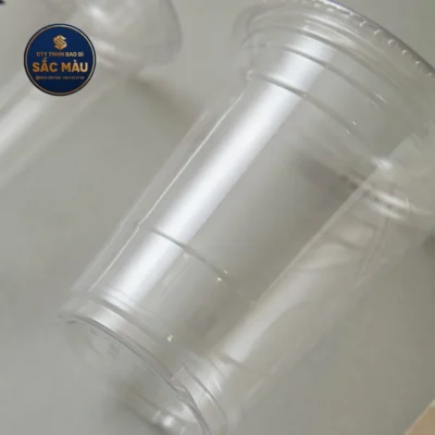 ly nhựa dùng một lần